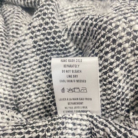 NWT EVERLEIGH Textured Sweatshirt In Grey Crew Neck Long Sleeves Unlined Size XS - Picture 3 of 4
